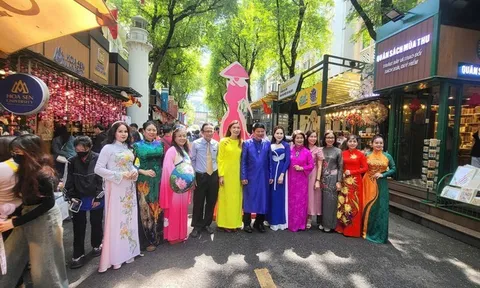Ngày Hội áo dài TPHCM năm 2025 với chủ đề "Áo Dài Tri Ân" chính thức khai mạc