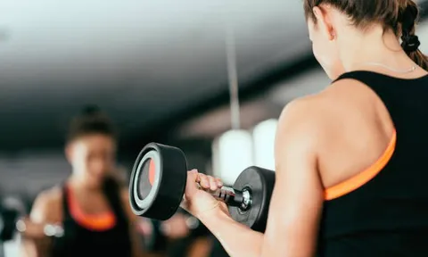 Trang điểm khi tập thể dục có thể làm hỏng da