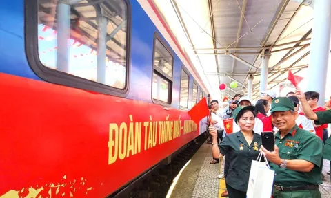 Đoàn tàu Thống Nhất: Hành trình nối liền Bắc – Nam trong ngày hội đất nước