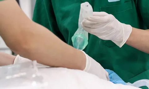 Cô gái bị sốc phản vệ suýt chết trong ca mổ nâng mũi