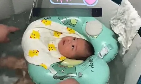 Khoảnh khắc “1 giây trước thảm hoạ”, bé 2 tháng tuổi xinh như thiên thần gặp nạn với phao bơi đỡ cổ