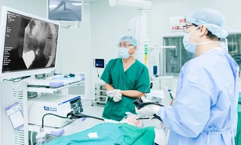 Khối u hình móng ngựa xâm chiếm thực quản