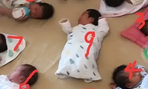 3 cô con gái sinh 3 cùng lúc, bà ngoại một mình chăm 9 cháu sơ sinh, ai nhìn cũng choáng