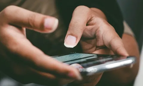 Công an cảnh báo các tin nhắn SMS, Zalo, Facebook có thể khiến người dân bị đánh cắp toàn bộ thông tin cá nhân và tiền trong tài khoản ngân hàng