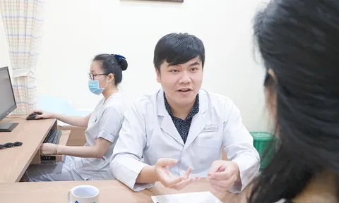 Nách nặng mùi do tăng tiết mồ hôi