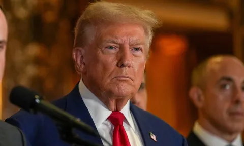 Bàng hoàng vì bị ông Trump 'giam' 7 tỷ USD hỗ trợ học hè