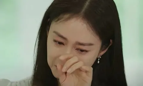 Kim Tae Hee khóc vì áp lực làm mẹ