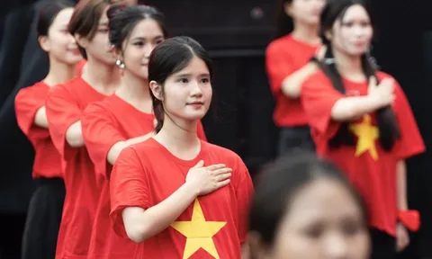 Hơn 300 học sinh, sinh viên nhảy flashmob mừng Tết Độc lập