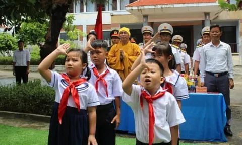 Loạt khoảnh khắc khó quên trong lễ khai giảng của học sinh Trường Sa