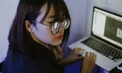 Mặt tối đằng sau nghề kiếm nhiều tiền hơn bác sĩ