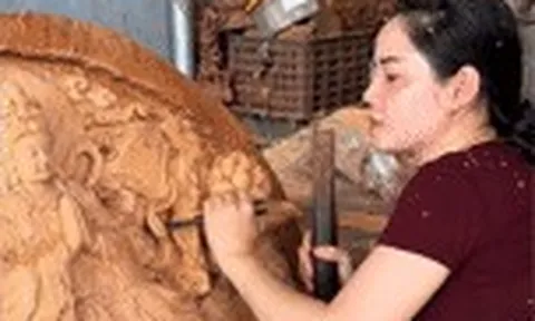 9X xinh đẹp ở Đà Nẵng biến gỗ thành tác phẩm trăm triệu, nhiều người thán phục