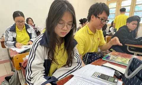 Muốn hết cảnh ép học, phải gỡ áp lực thi cử