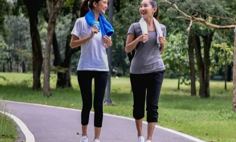 Đi bộ kiểu này còn tốt hơn chạy bộ, chỉ 10 giây “bật” ngay công tắc giảm béo rất hợp với dân văn phòng bận rộn