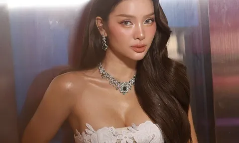 Phương Trinh Jolie “đốt mắt” với làn da nâu và body mẹ 3 con siêu thực