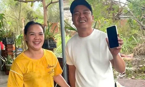 Mất điện thoại giữa lũ dữ, anh cứu hộ Đà Nẵng gặp chuyện ấm lòng sau 3 ngày