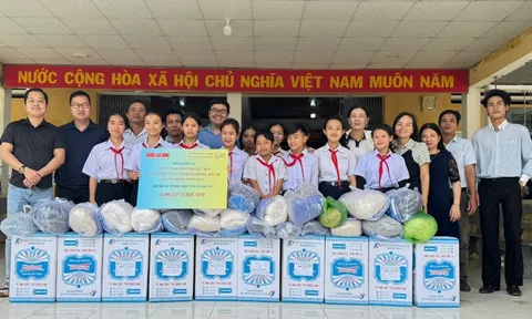 Đem yêu thương đến với vùng lũ