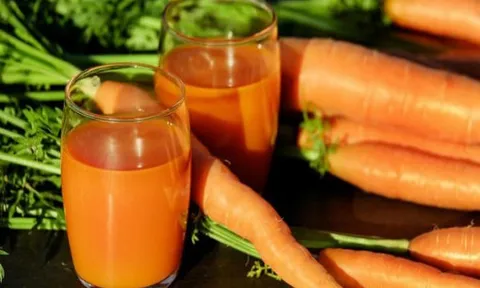 Ăn nhiều cà rốt, cà chua có thể khiến da đổi màu