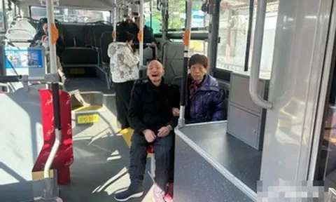 Nhặt đứa trẻ bị bỏ rơi ở ga tàu, người phụ nữ chăm sóc suốt 60 năm