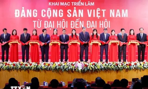 Tổng Bí thư dự khai mạc triển lãm “Đảng Cộng sản Việt Nam - Từ Đại hội đến Đại hội”