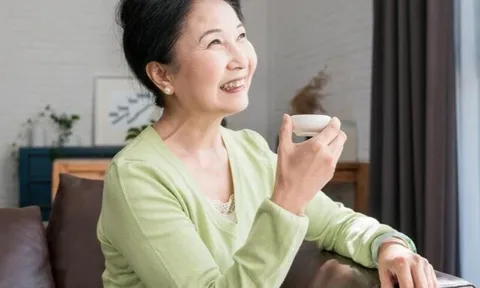 Phát hiện chồng ngoại tình, vợ không nói một lời mà lặng lẽ rời đi, 2 năm sau, cũng người chồng ấy phải bật khóc