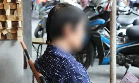 Người đàn ông U60 giấu vợ con đi chăm sóc bệnh nhân, kể chuyện nghề éo le