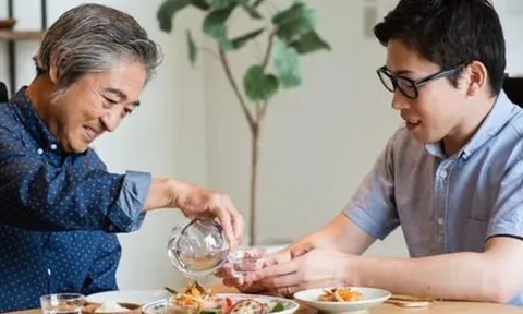 Tuổi già không giao hết tài sản: Một câu nói của con trai khiến tôi lặng người