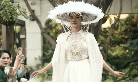 Á hậu Hương Ly gây chú ý