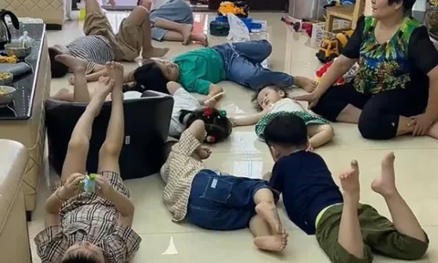 Bố mẹ đi du lịch gửi con về quê, ông bà “choáng váng” đến mức truyền nước khi chăm cùng lúc 8 đứa cháu
