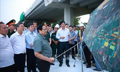 Thủ tướng yêu cầu "thần tốc, táo bạo hơn nữa" đẩy nhanh tiến độ các dự án chào mừng Đại hội XIV