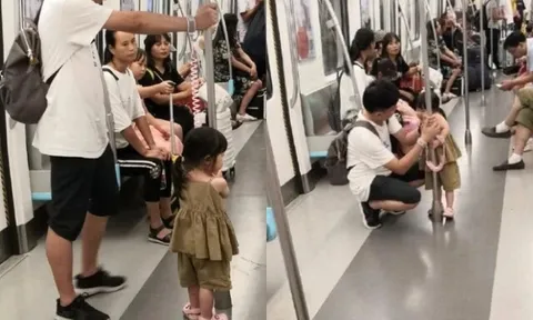 Bố đưa con gái đi tàu điện nhưng chỉ đứng mà không ngồi, hành khách chú ý đến cái tay người đàn ông