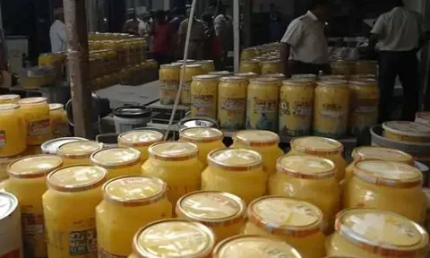 Nhận tin mật rồi đột kích một cơ sở, công an triệt phá đường dây sản xuất bơ giả từ hóa chất, tịch thu hơn 300kg sản phẩm pha trộn