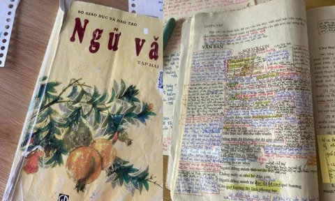 Trang sách cũ ngập tràn chữ gây chú ý