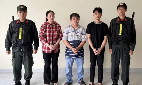 TPHCM ngày 12-1: mạnh tay với "xe dù, bến cóc"; hé lộ bí mật bên trong xưởng sản xuất mì sợi