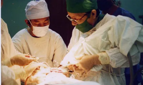 Tưởng niệm vị thầy thuốc thực hiện ca cấy ghép nha khoa đầu tiên của Việt Nam