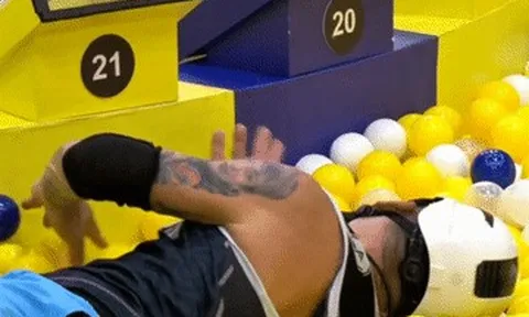 Lên cơn co giật trên sóng truyền hình, nam diễn viên 48 tuổi nhập viện cấp cứu