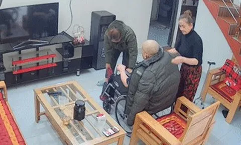 Thông gia tai biến, gãy chân, người phụ nữ Thái Nguyên sớm chiều sang chăm sóc