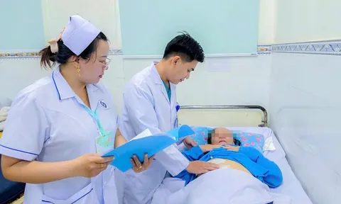 Nội soi ít xâm lấn ca bệnh “sỏi chồng sỏi” phức tạp