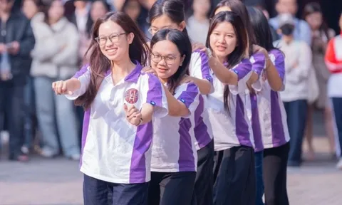 Một trường đại học tặng mỗi sinh viên 100.000 đồng