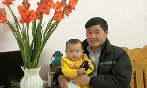 Rơi hết tiền và điện thoại quý ở Hà Nội, người đàn ông vỡ oà khi được trả lại