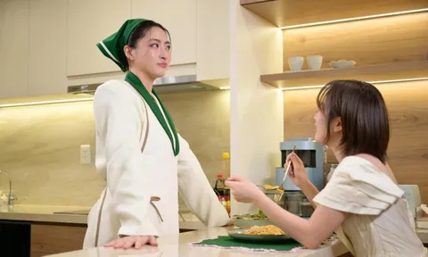 Rời cuộc sống Hoa hậu, Lương Thùy Linh làm người giúp việc, thu dọn chuồng thú trong Xinh-Đờ-Rê-Linh