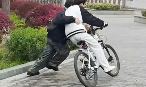 Thạc sĩ kiếm bộn tiền nhờ dịch vụ dạy người lớn đi xe đạp