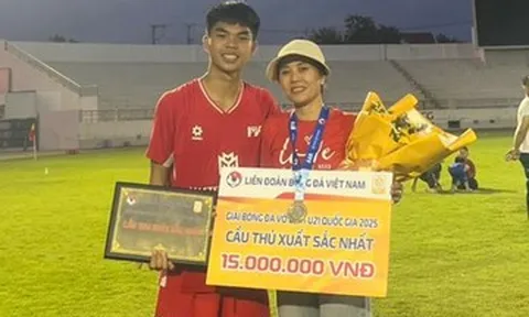 Người mẹ từ Nam ra Bắc rửa bát, bưng bê nuôi giấc mơ cầu thủ của Lê Phát