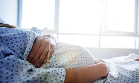 Sở Y tế TPHCM thông tin vụ sản phụ sinh con trên taxi khi chuyển viện