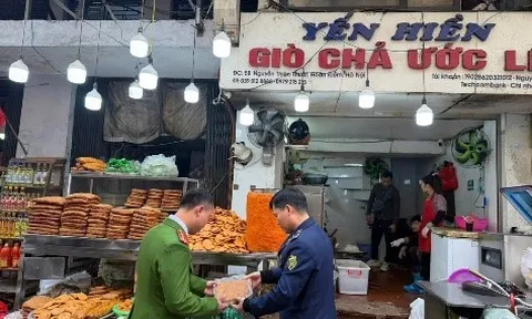 Rùng mình: Phát hiện cơ sở giò chả ở phố cổ Hà Nội dùng chất cấm, tuồn ra thị trường 300 tấn suốt 3 năm