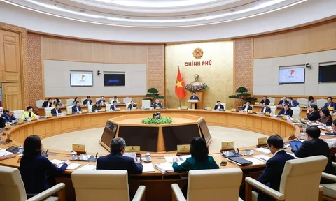 Chính phủ chỉ đạo triển khai các kết luận của Bộ Chính trị về cải cách tiền lương, phụ cấp