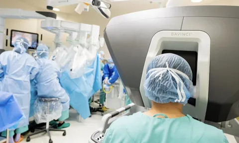 Phẫu thuật ung thư phổi bằng robot: Người bệnh 72 tuổi hồi phục chỉ sau vài ngày