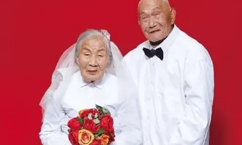 Vợ chồng 102 tuổi sinh cùng ngày, tháng, năm: Con cái tiết lộ bí quyết sống thọ