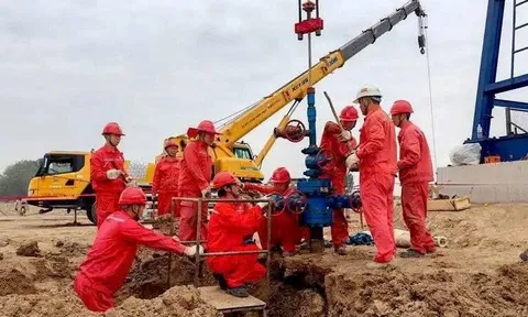 Sau tiếng động lớn, 12 vết nứt xuất hiện nhưng vẫn khoan sâu 1.000m, 1 phút sau công trường báo tin vui, kho báu khủng lộ diện