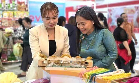 Hội chợ Xuân Đà Nẵng: Người tiêu dùng sắm đồ Tết, nhà sản xuất "test thị trường"