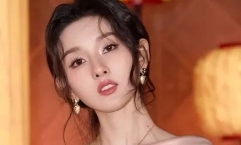 Ngoại hình gầy guộc bất thường của Tống Tổ Nhi khiến người hâm mộ lo lắng